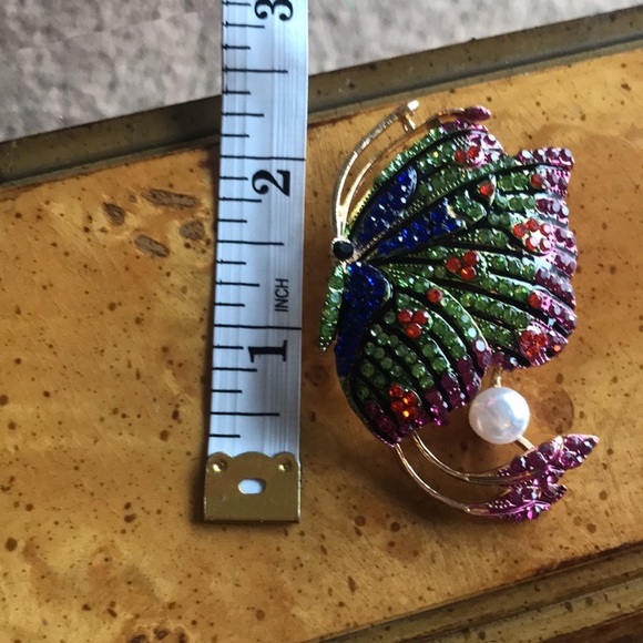 Crystal Butterfly Brooch - Picture 3 of 7